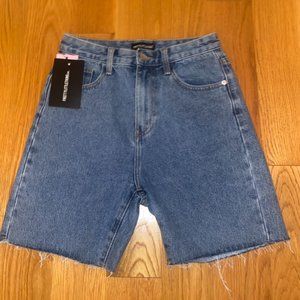 PRETTY LITTLE THING -- DENIM SHORTS